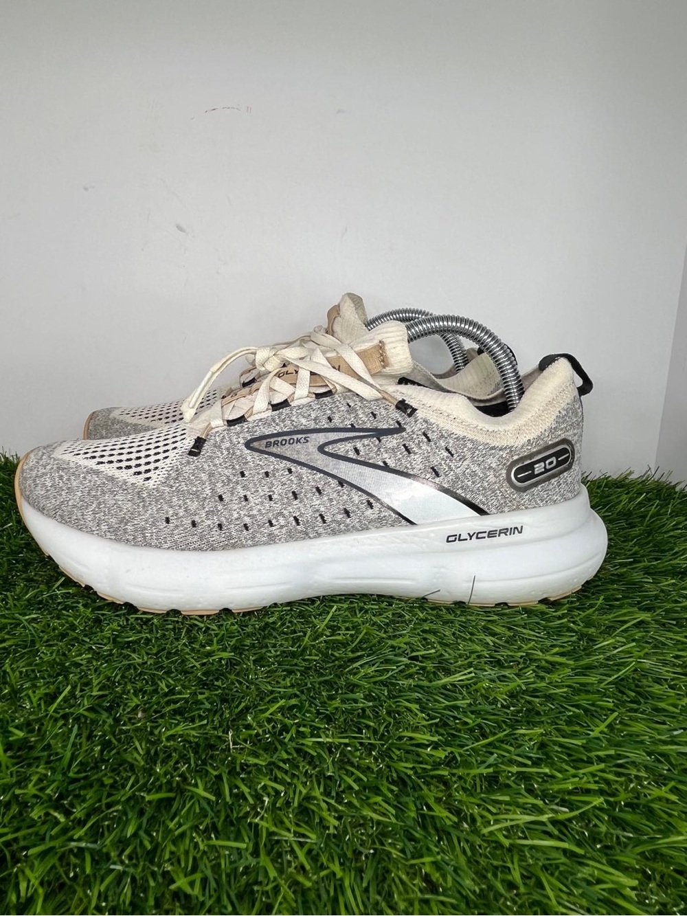 Brooks Glycerin 20 Running Shoes Gray Cream Men’s Size 9.5 Road Running Sneakers
